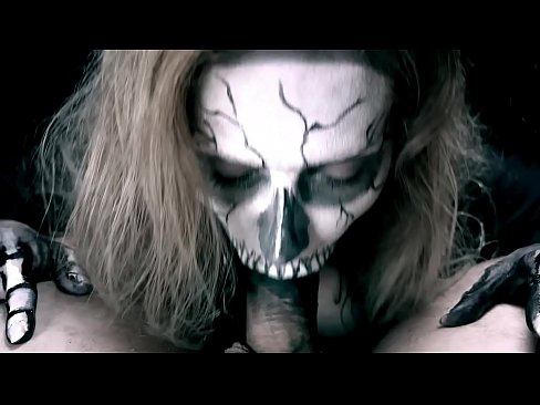 ❤️ Demon nighean sucking cock le a beul dubh agus slugadh cum. Porn dachaigh  leinn
